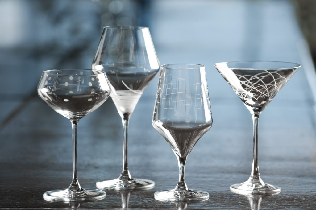 Glassware with etched pattern